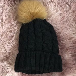 black puff beanie brand new